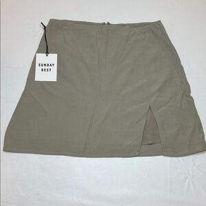 Aritzia Sunday Best Tatiana Skirt, Size 4, NWT